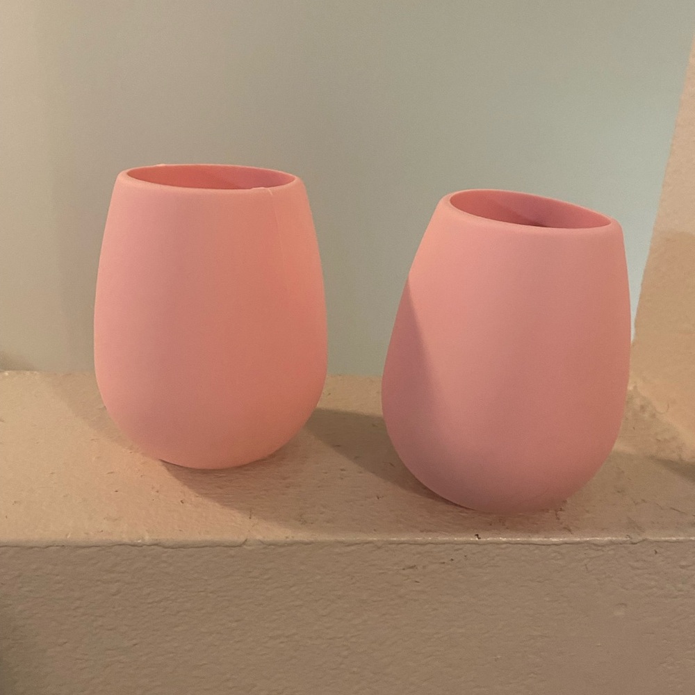 Odeme. Pink Silicone Stemless Tumblers Wine Glasses - Set of 2. Drawstring Pouch